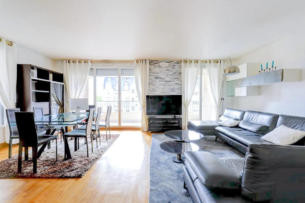 Porte Dauphine Apartment With Terrace Paris 16Th - No Parties