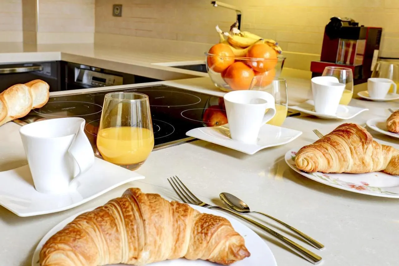 Porte Dauphine Apartment With Terrace Paris 16Th - No Parties