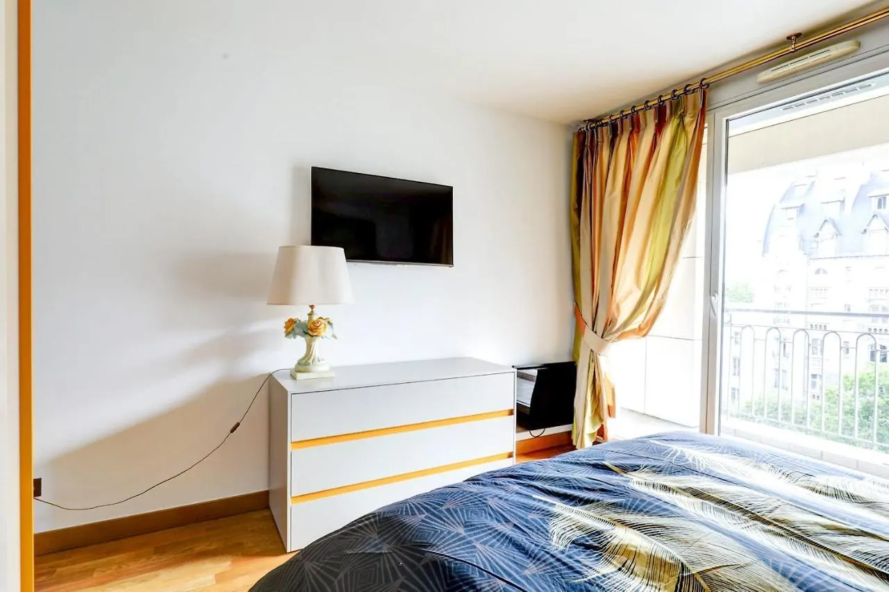 Porte Dauphine Apartment With Terrace Paris 16Th - No Parties