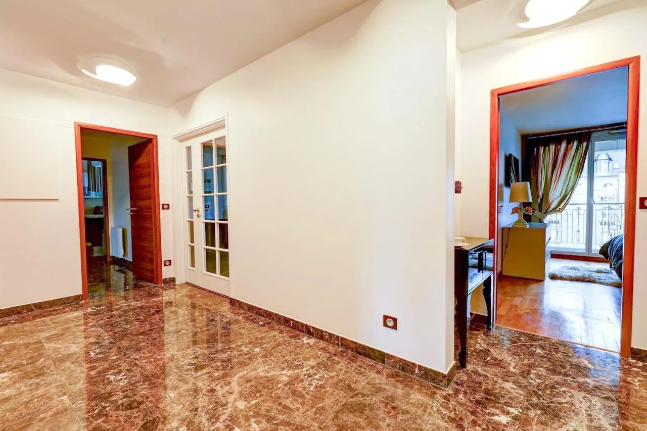 Porte Dauphine Apartment With Terrace Paris 16Th - No Parties