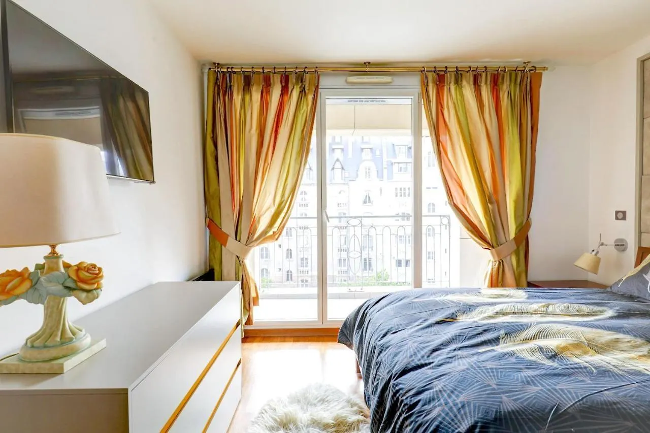 Porte Dauphine Apartment With Terrace Paris 16Th - No Parties