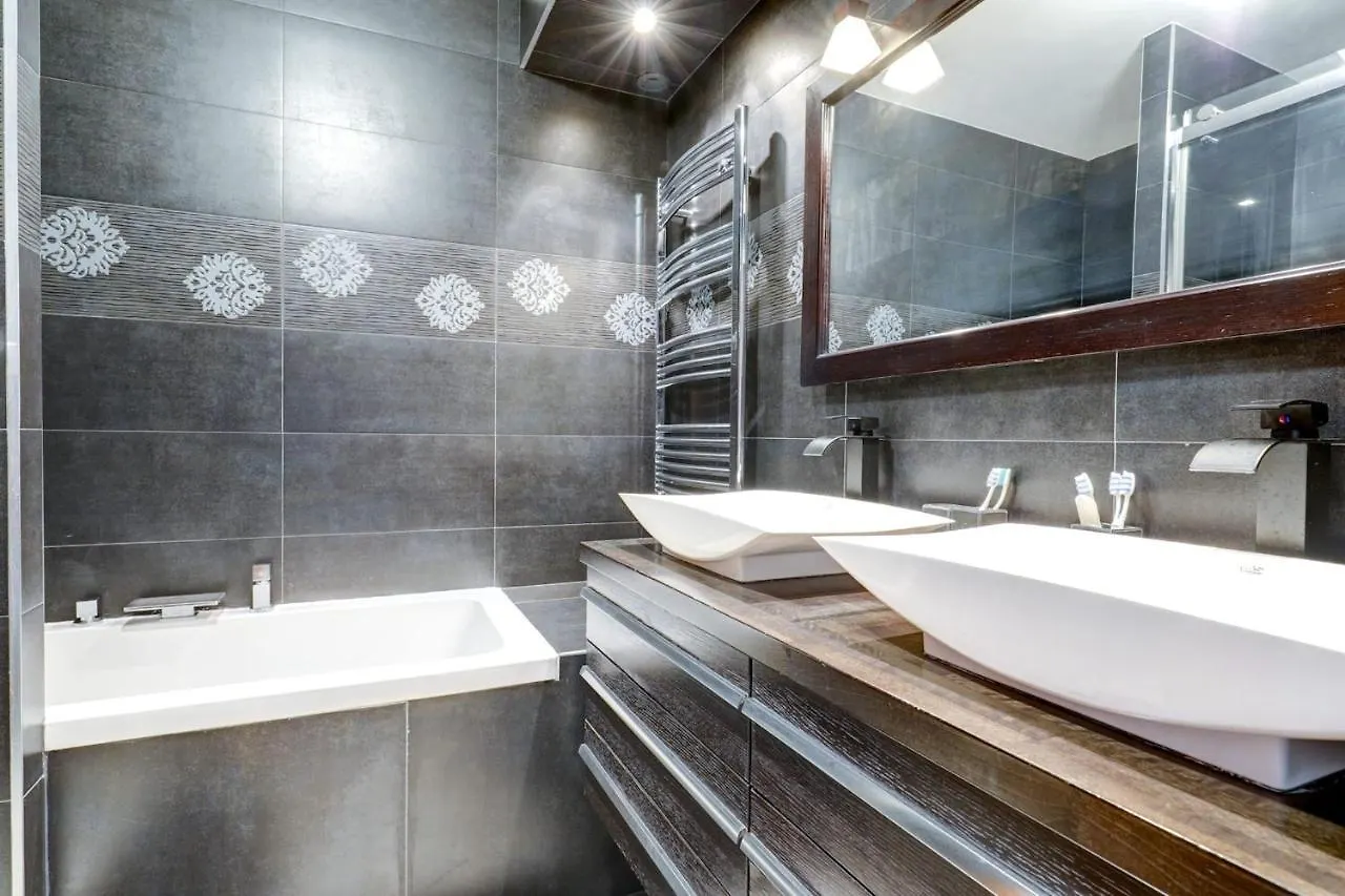 Porte Dauphine Apartment With Terrace Paris 16Th - No Parties